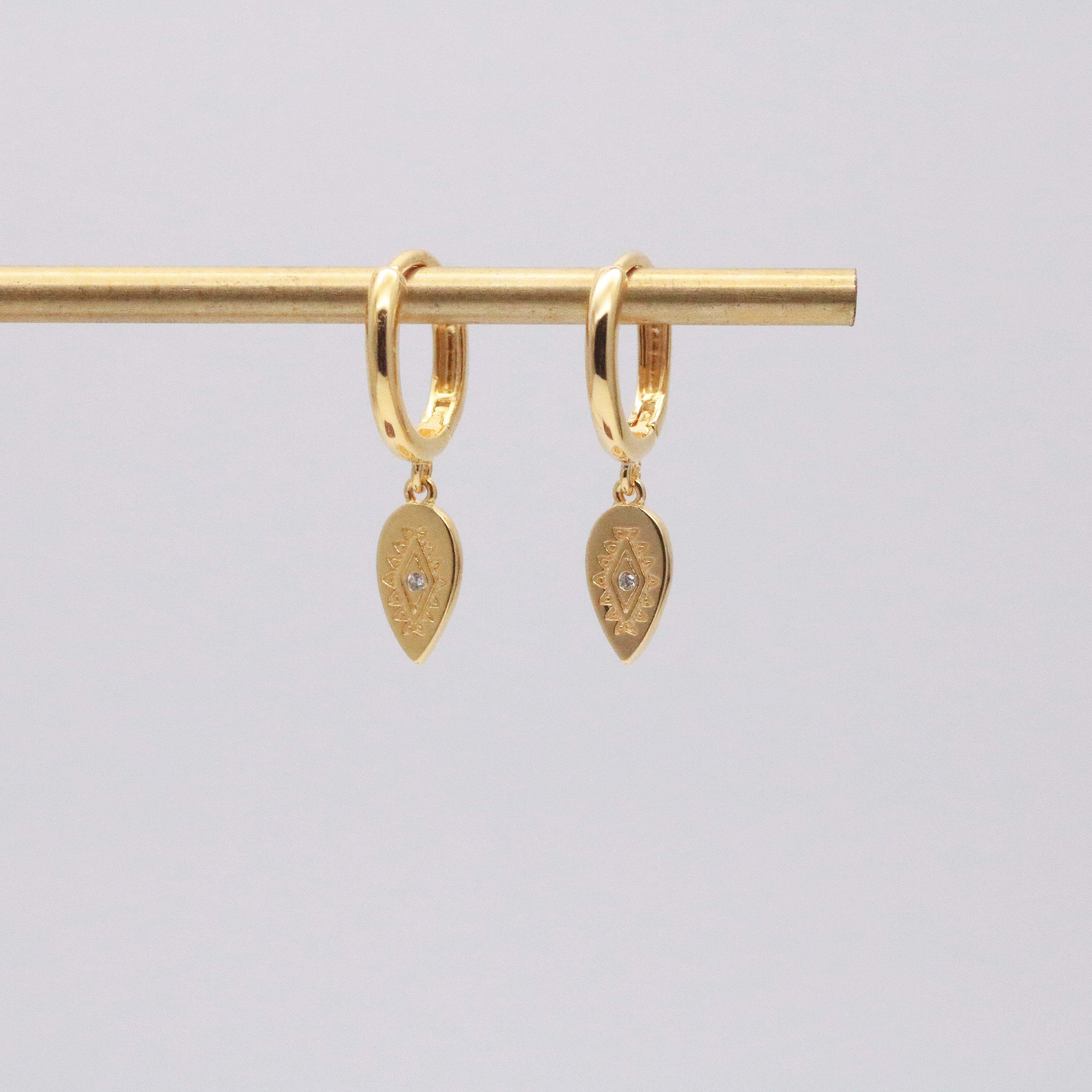 Dangle hoop earrings in 18k gold vermeil
