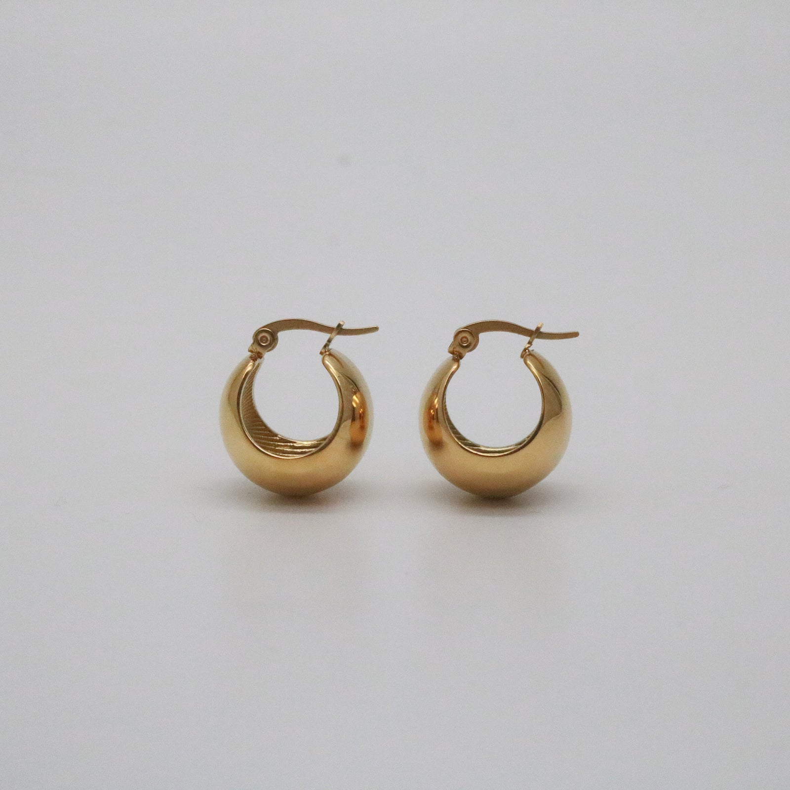 Althea Round earrings gold