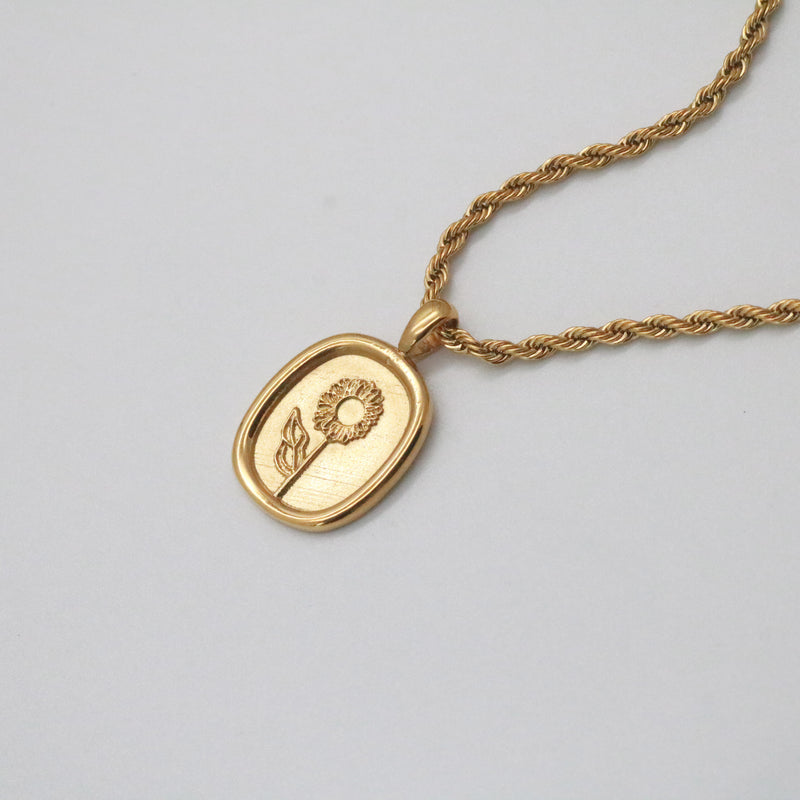 Effie flower pendant necklace gold
