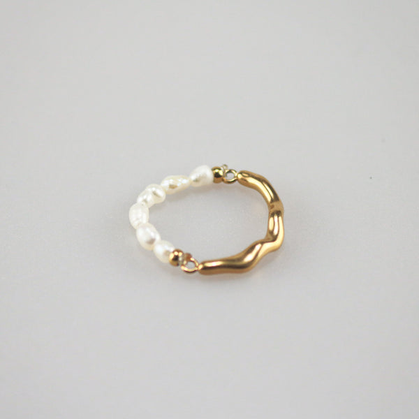 Meideya Jewelry Ring features half pearl and half gold design