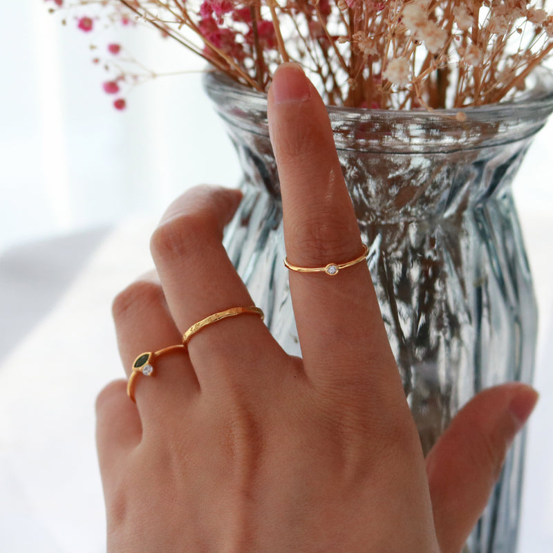 Meideya Jewelry - Hand with sun ring