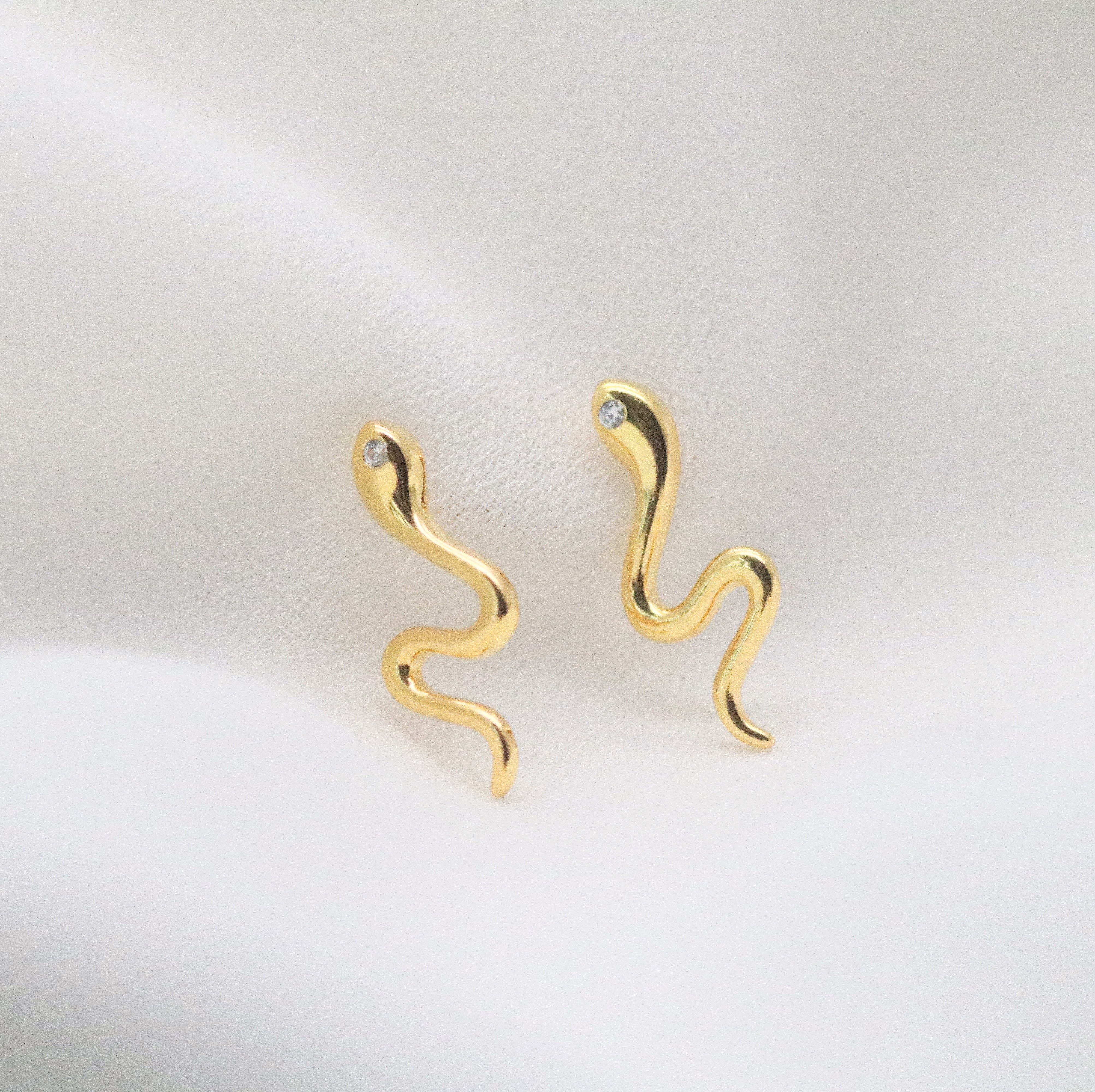Meideya Jewelry - Small snake stud earrings