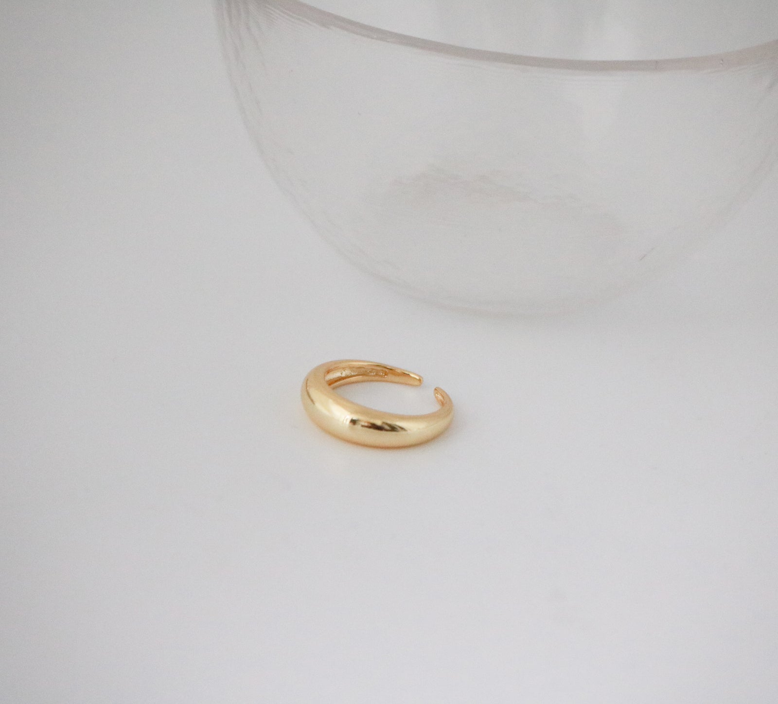 The mia ring in 18k gold 