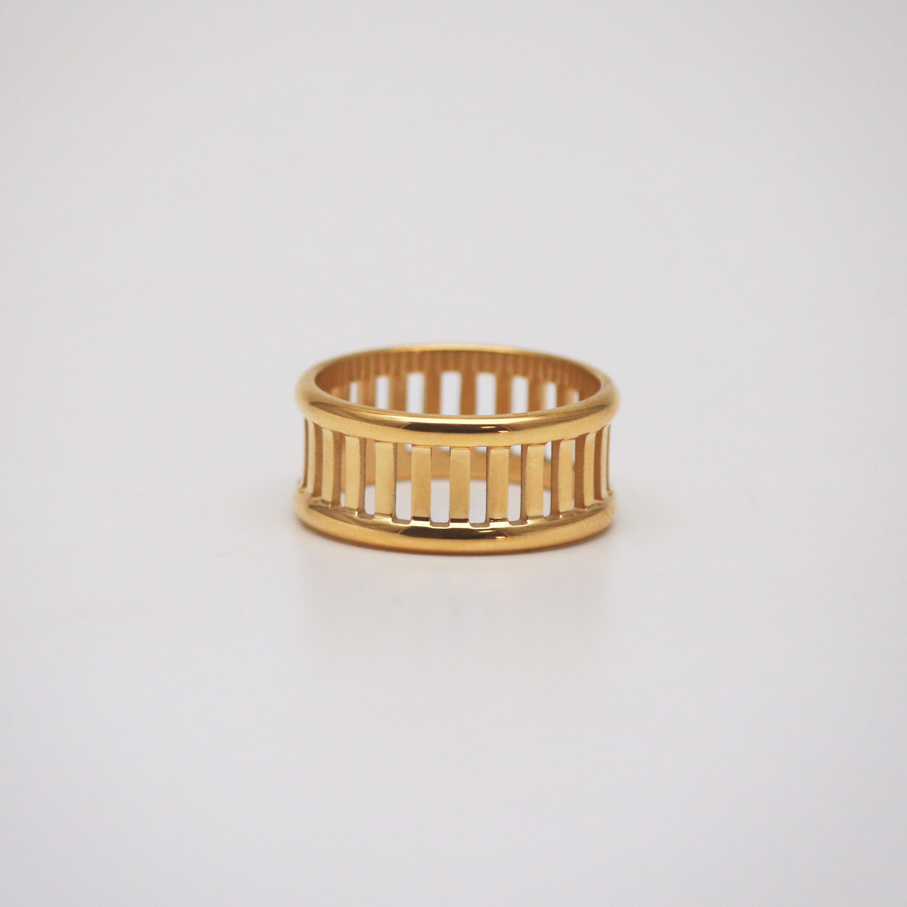 gold open bar band ring in 18k gold plated stainless steel 