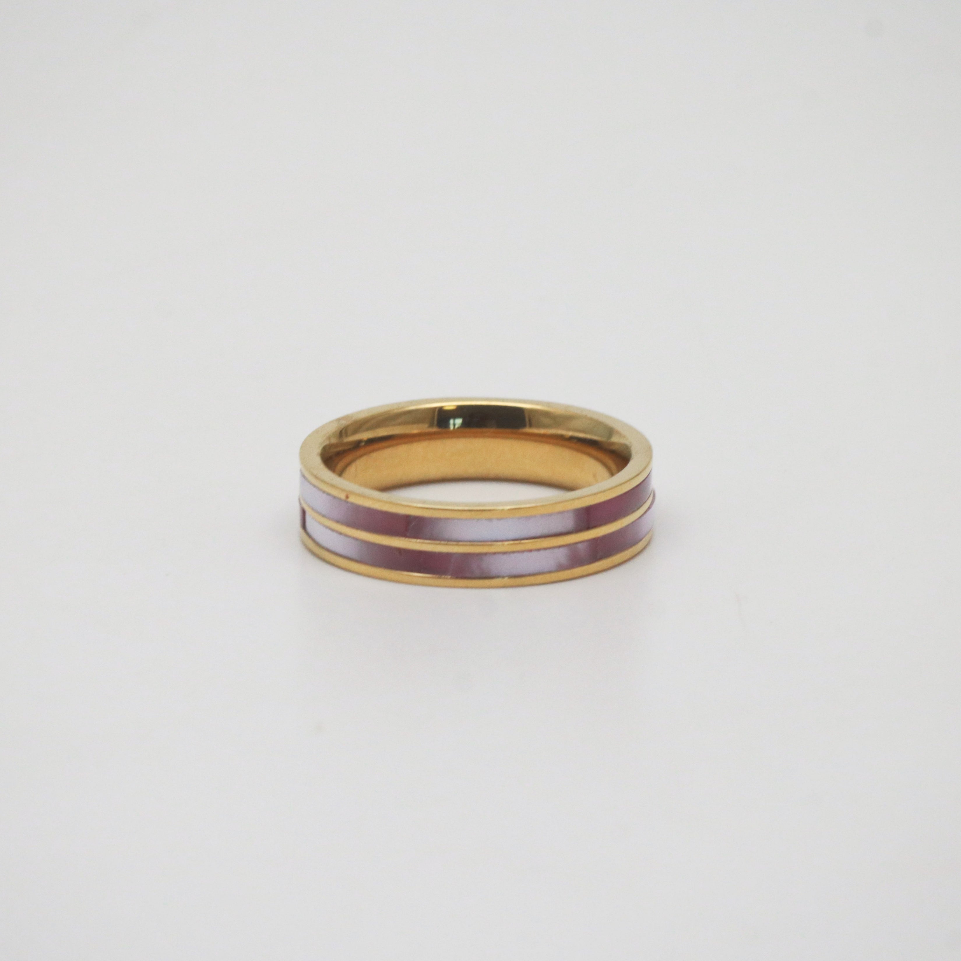 Meideya Jewelry Pink Shell Band Ring in gold plated stainless steel