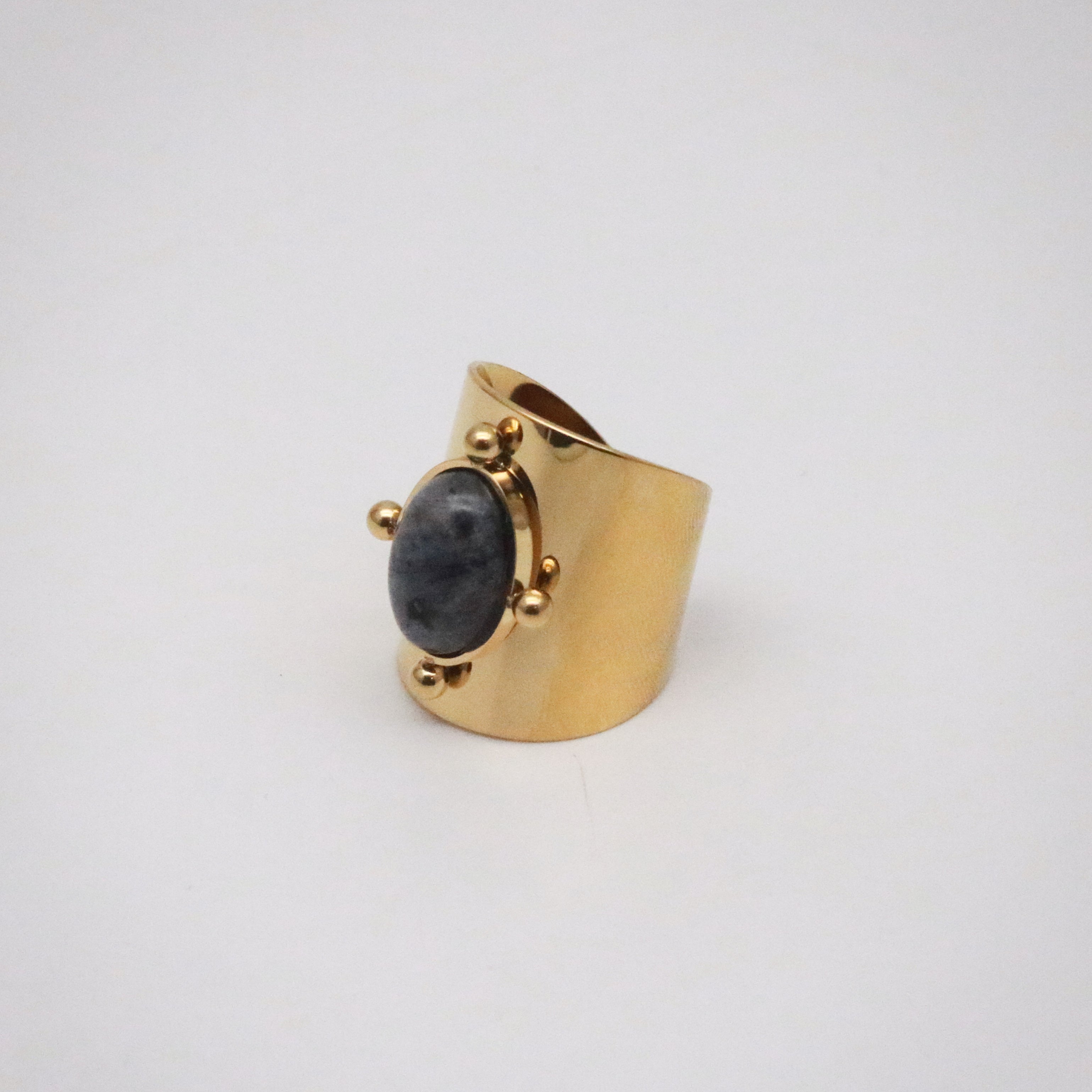 oval gemstone band ring