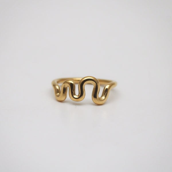 squiggle wave ring in gold
