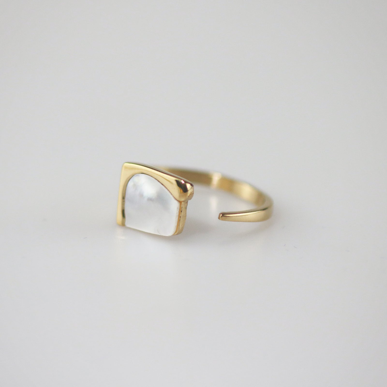 Meideya Jewelry Luna Mother of Pearl Signet Ring